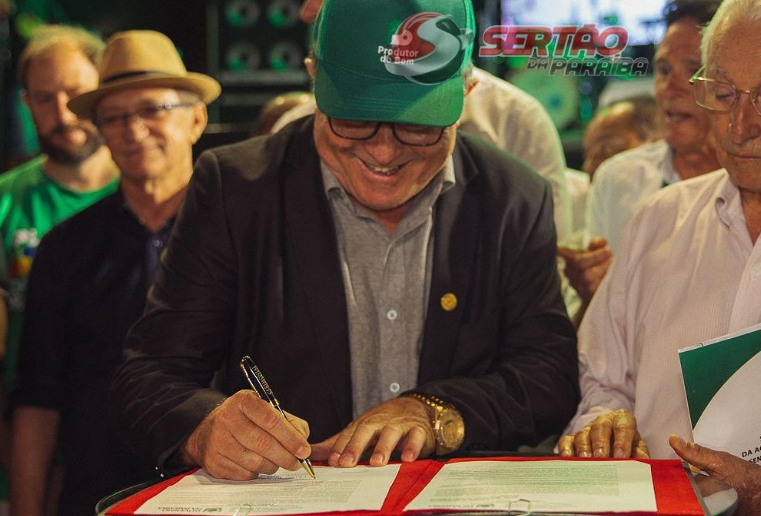 Após homologar concurso de Bonito de Santa Fé, prefeito Ceninha assegura convocação dos aprovados