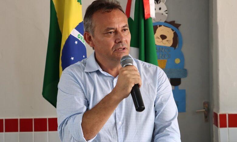 A Retórica do Improviso: Prefeito Terceiriza Culpas, Ofende Câmara e Mascara Caos Administrativo
