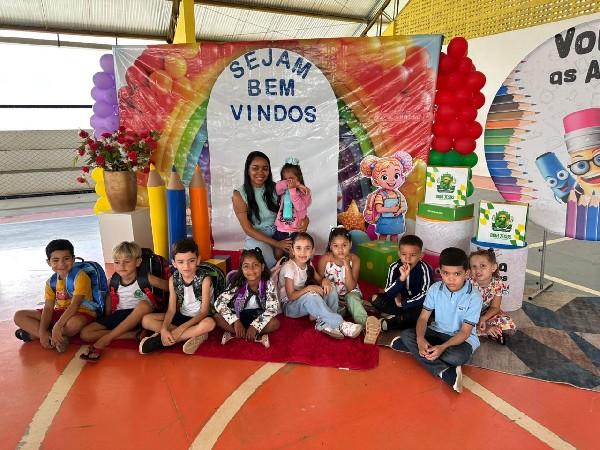 Bom Jesus inicia ano letivo com entrega de kits e ações de acolhimento aos alunos