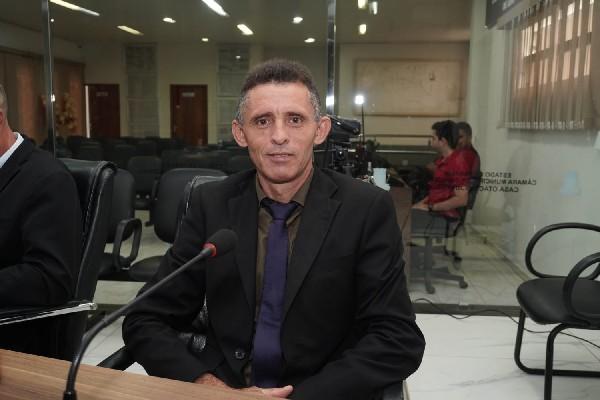 Neto da Vila Nova cobra pavimentação, novas praças e debate sobre universidade federal