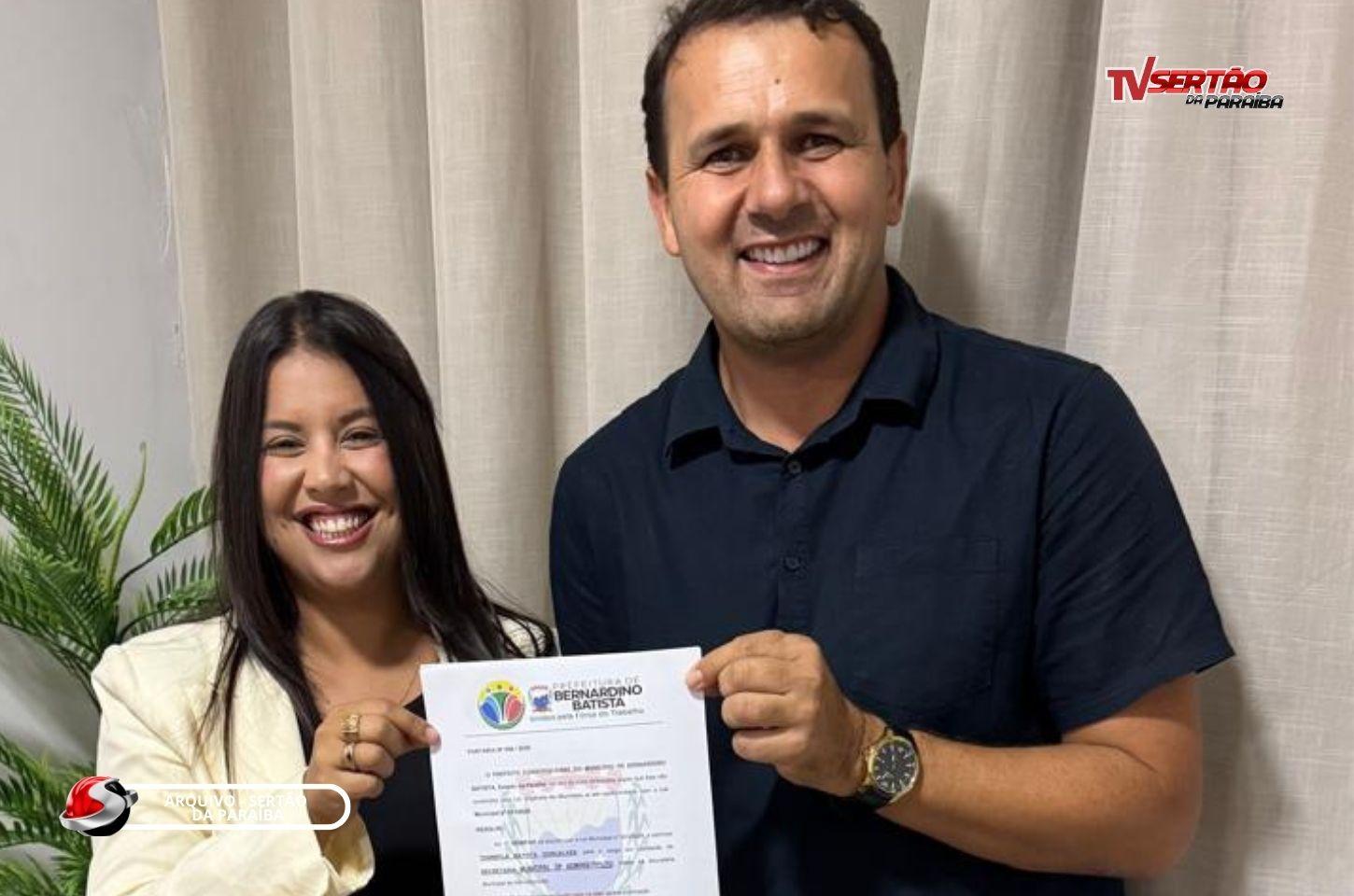 Aldo Andrade empossa Thannylla Batista na Secretaria de Administração em Bernardino Batista