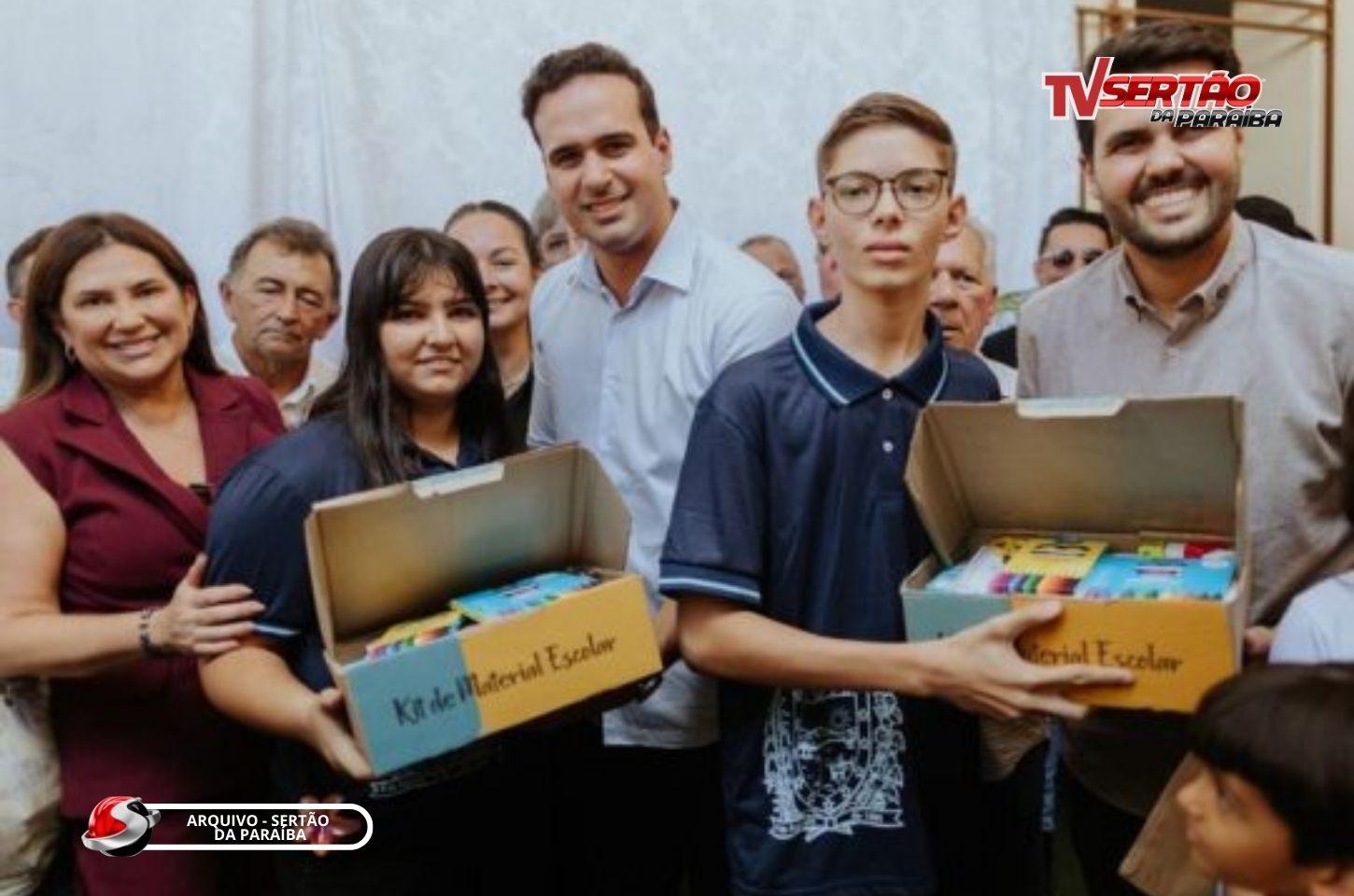 Estado Fornece Kits Escolares e Transforma Educação em Ferramenta Contra a Desigualdade*