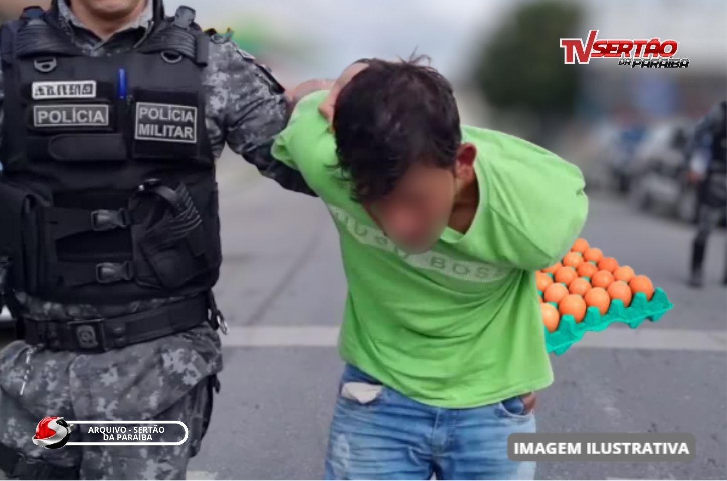 Homem é preso após agredir a própria irmã ao tentar vender ovos para comprar drogas em Cajazeiras