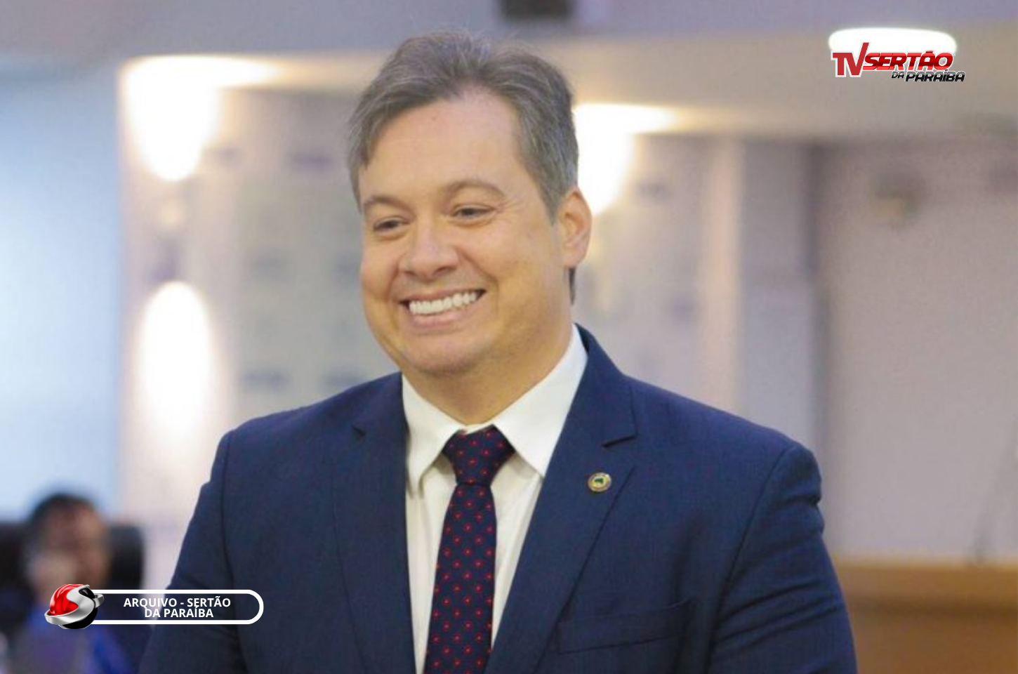 Júnior Araújo celebra licitação de estrada que interliga distritos no Alto Sertão