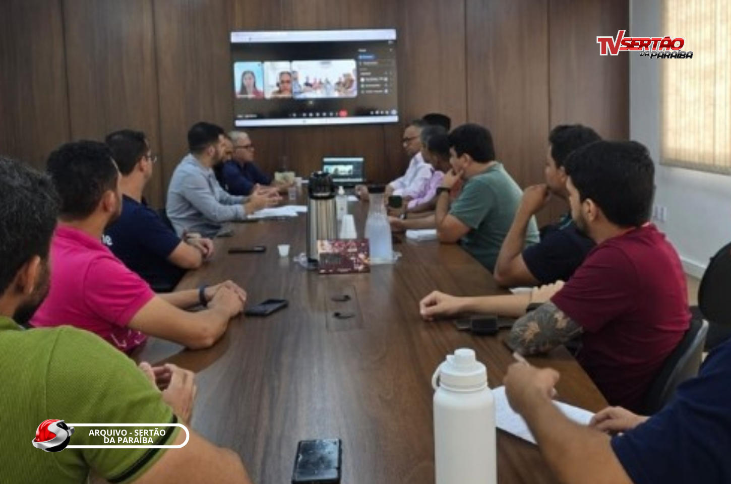 Prefeitura de Cajazeiras e operadoras fecham acordo para retirada de fios e cabos inúteis em toda a cidade