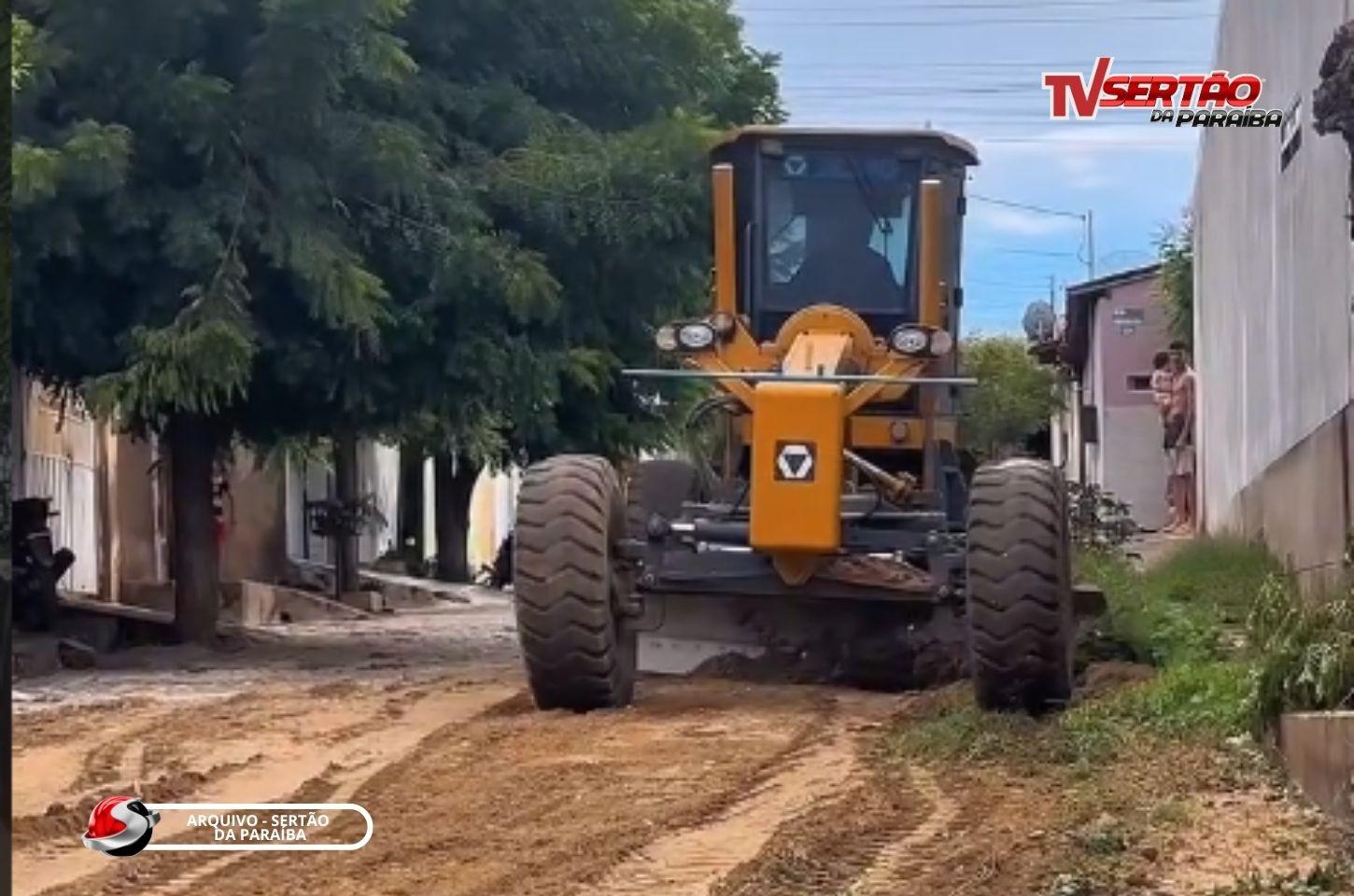 Prefeitura intensifica corte de terras e recuperação de estradas rurais em Cajazeiras
