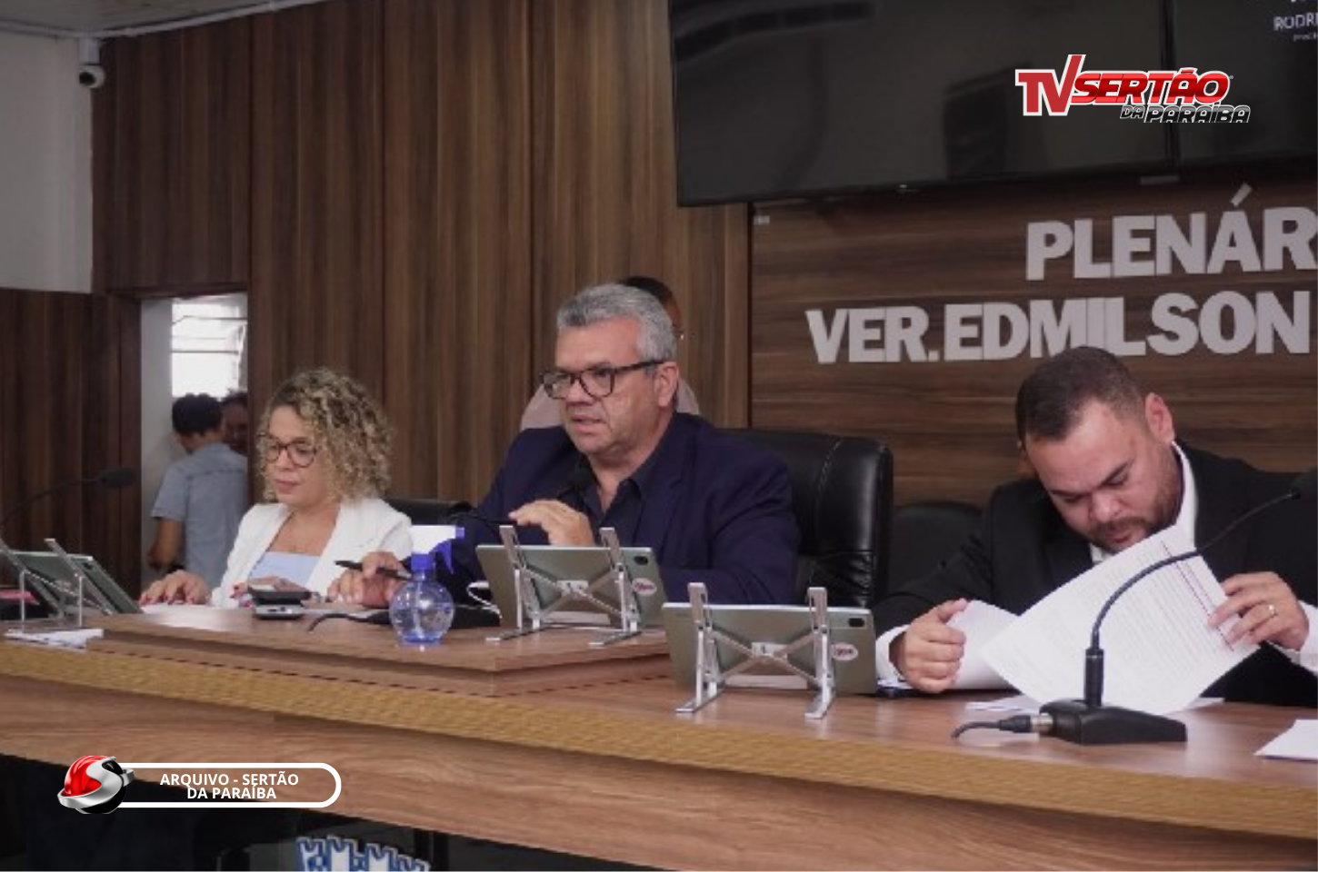 Presidente Lindberg Lira conduz trabalhos com foco na espiritualidade e ordem democrática em Cajazeiras