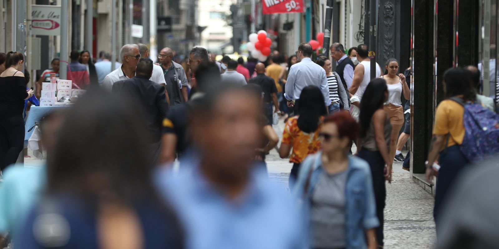 Abono salarial para nascidos em março e abril tem início