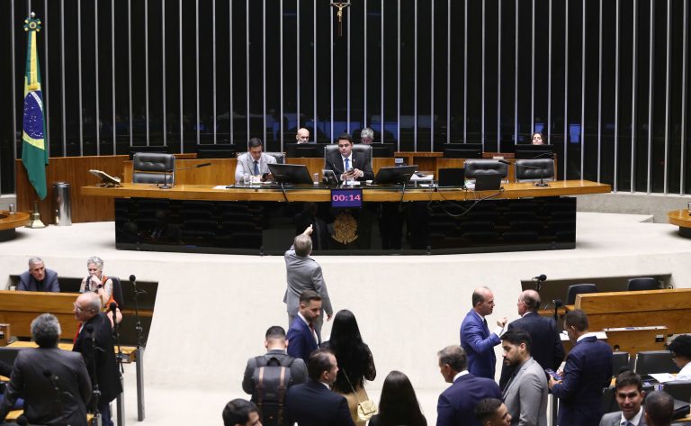 Plenário da Câmara acelera análise de nove propostas legislativas