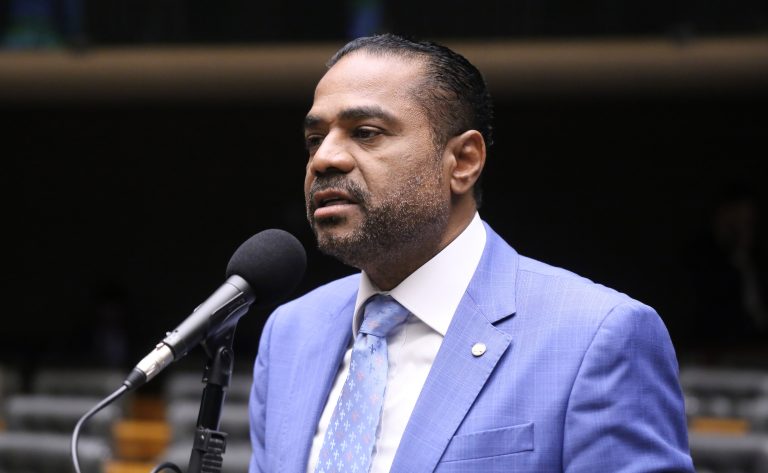 Comissão da Câmara aprova inclusão de templos religiosos em programa de energia renovável