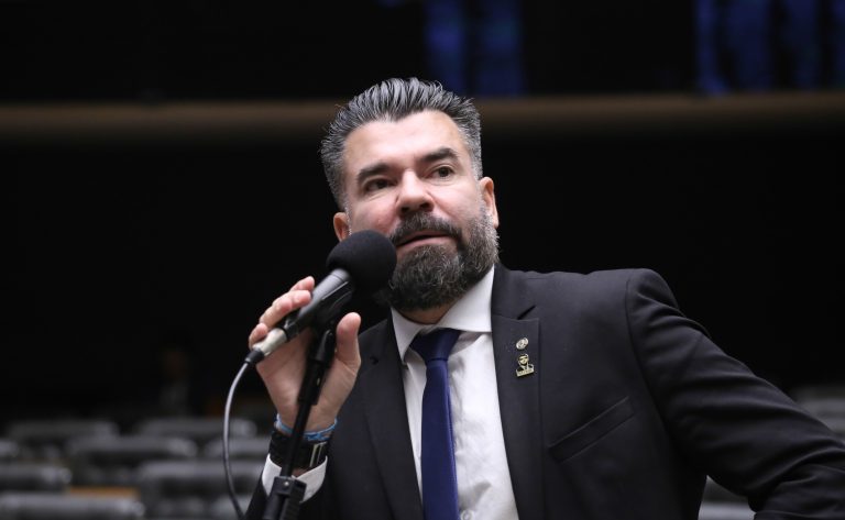 Câmara aprova punição para presos que tirarem fotos em presídios