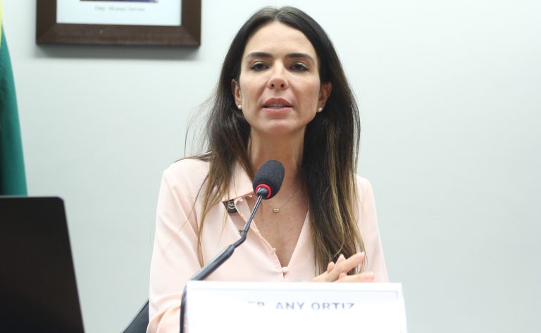 Comissão especial é instalada na Câmara para debater novo limite de faturamento do MEI