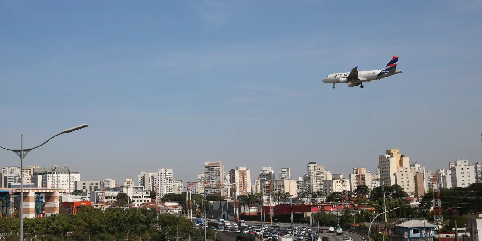 Companhias aéreas recebem linha de crédito para combater elevação de custos