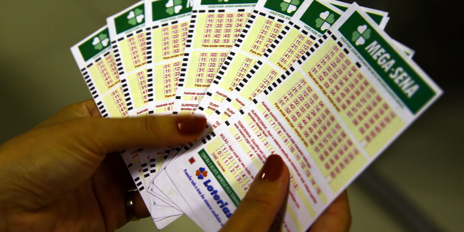 Mega-Sena acumula e próximo prêmio alcança R$ 20 milhões