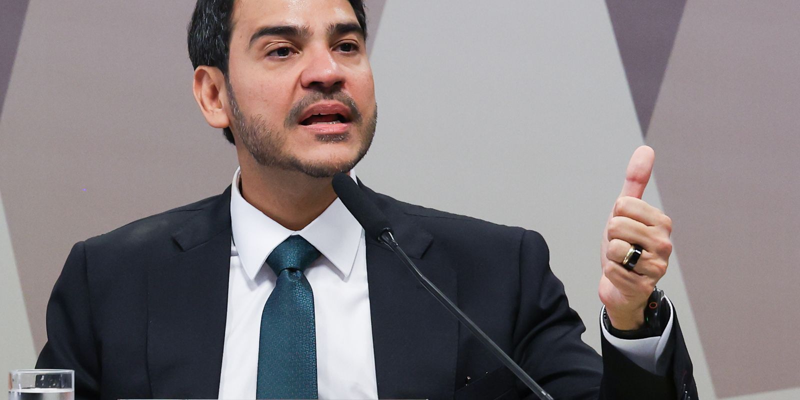 Jorge Messias defende conciliação para conflitos por terra em sabatina ao STF