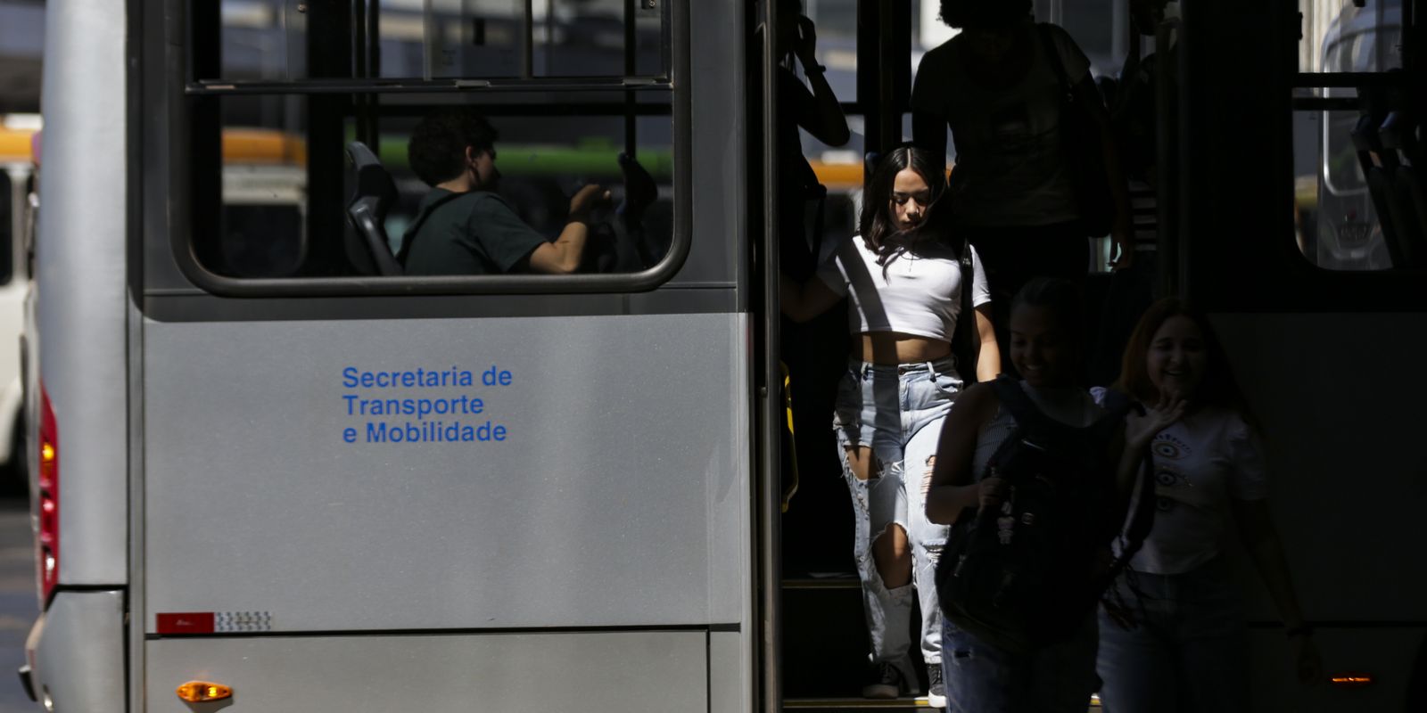 Campanha contra assédio chega aos ônibus urbanos do Rio com capacitação de rodoviários