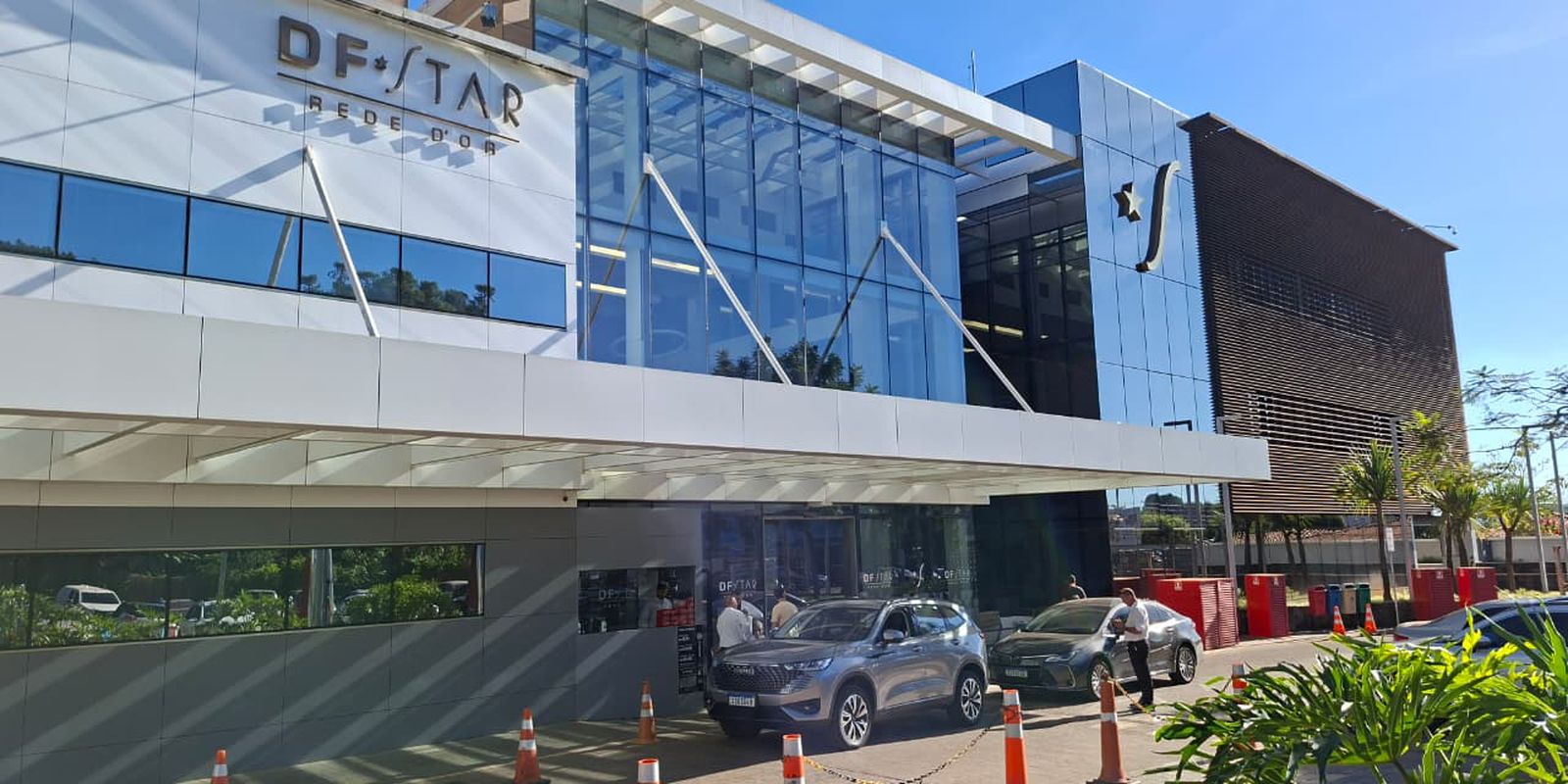 Jair Bolsonaro é internado em Brasília para realizar cirurgia no ombro