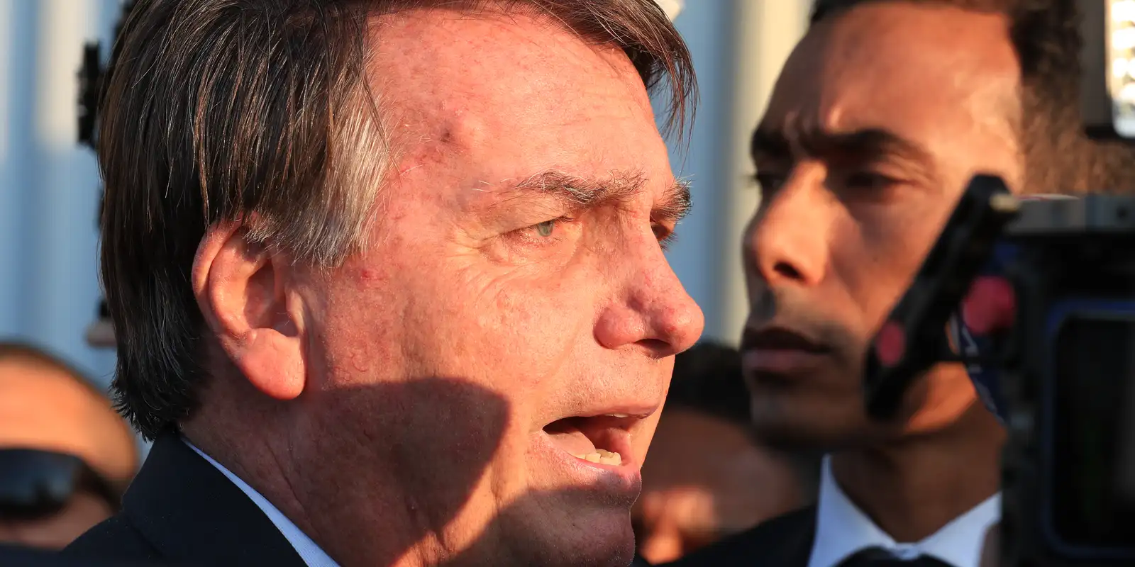 Bolsonaro recebe alta hospitalar após cirurgia no ombro em Brasília
