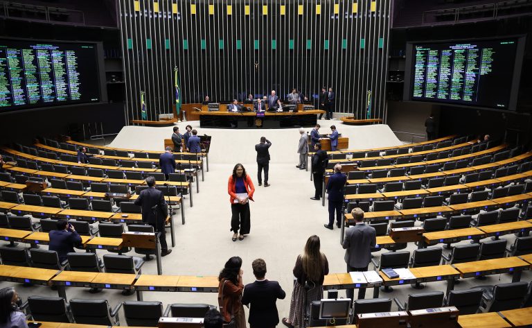 Câmara dos Deputados acelera tramitação de quatro projetos importantes