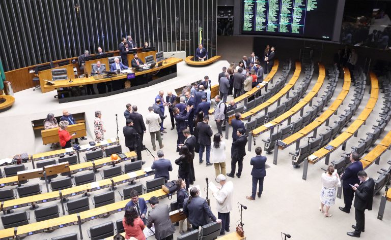 Câmara dos Deputados deve votar pautas de saúde com foco em TDAH na próxima semana