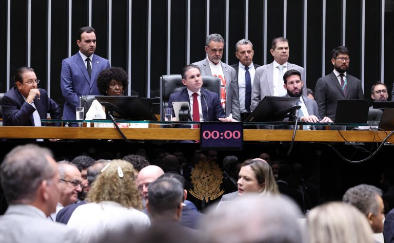 Câmara dos Deputados pode votar nesta quinta-feira temas como guerra, feminicídio e imunidade tributária