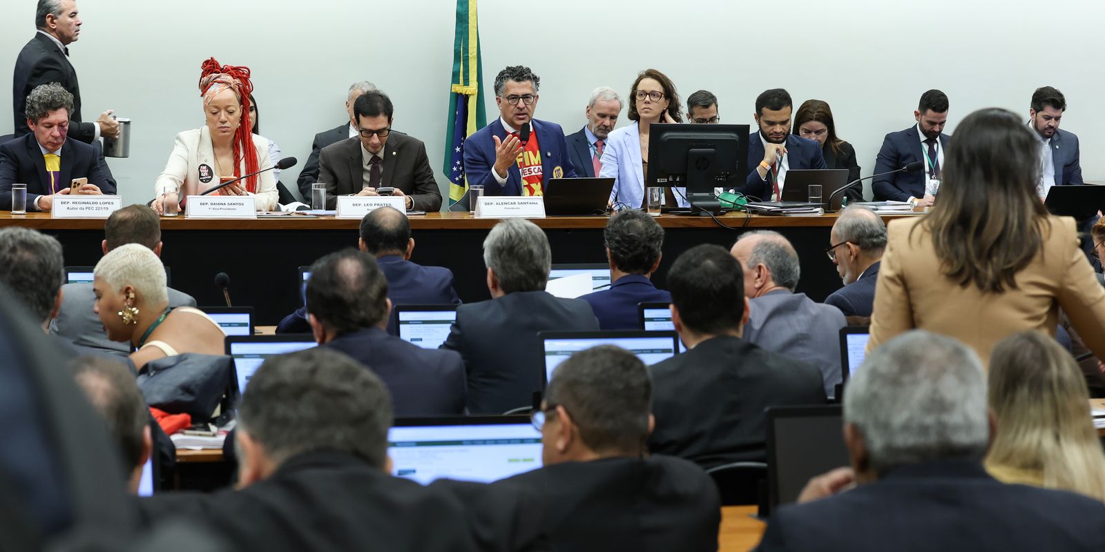 Centrão articula para alterar transição da jornada de trabalho e fim da escala 6x1