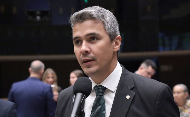Comissão de Educação aprova tempo extra em provas para alunos com TDAH e dislexia