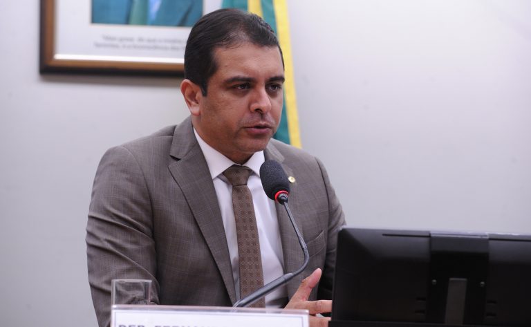 Câmara dos Deputados debate violência sexual infantojuvenil com Tim Ballard