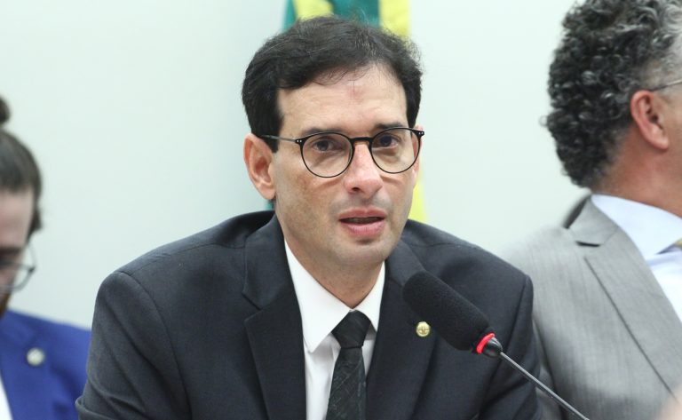 Comissão especial deve votar hoje proposta que encerra a escala 6x1 e reduz jornada de trabalho