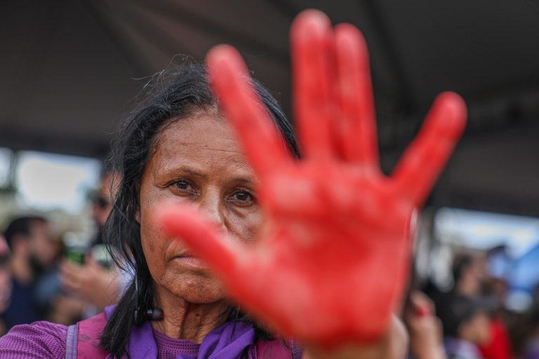 Comissão mista discute tecnologia e proteção no combate à violência contra a mulher