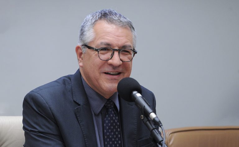 Comissão de Saúde da Câmara convoca Alexandre Padilha para debater prioridades do Ministério da Saúde