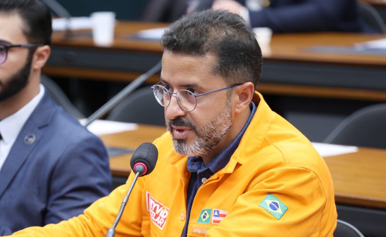 Comissão da Câmara debate imposto sobre exportação de petróleo e preços dos combustíveis