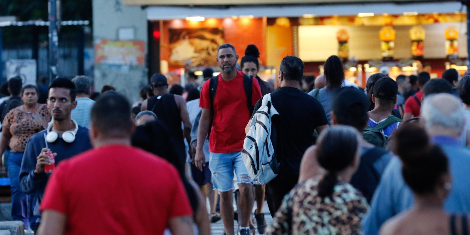 Desemprego atinge 5,8% no Brasil, aponta IBGE para o trimestre encerrado em abril