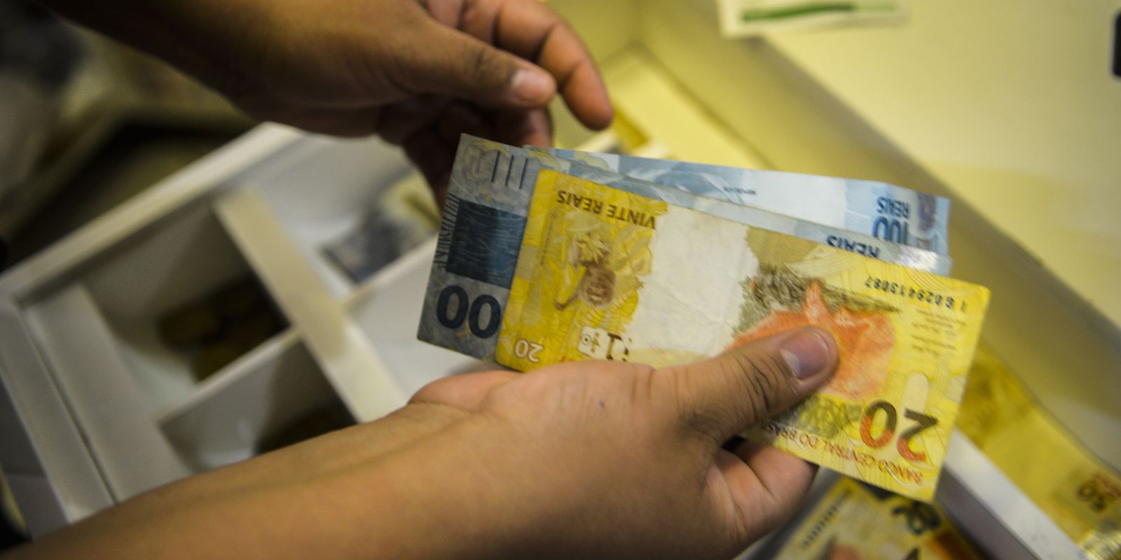 Rendimento médio do trabalhador atinge recorde em 16 estados e no DF, aponta IBGE