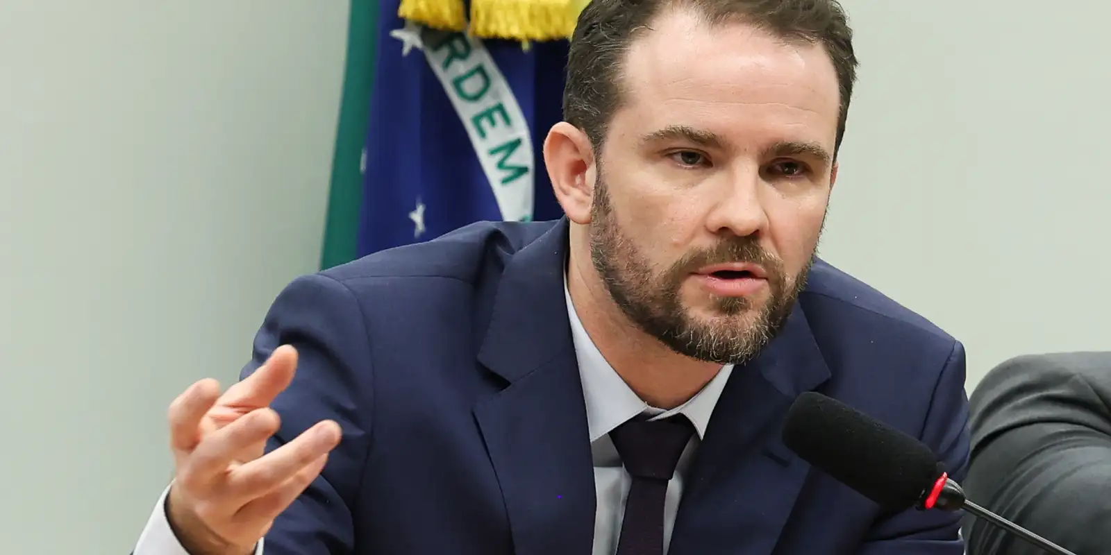 Dario Durigan cancela viagem à Rússia para reuniões do Banco dos Brics
