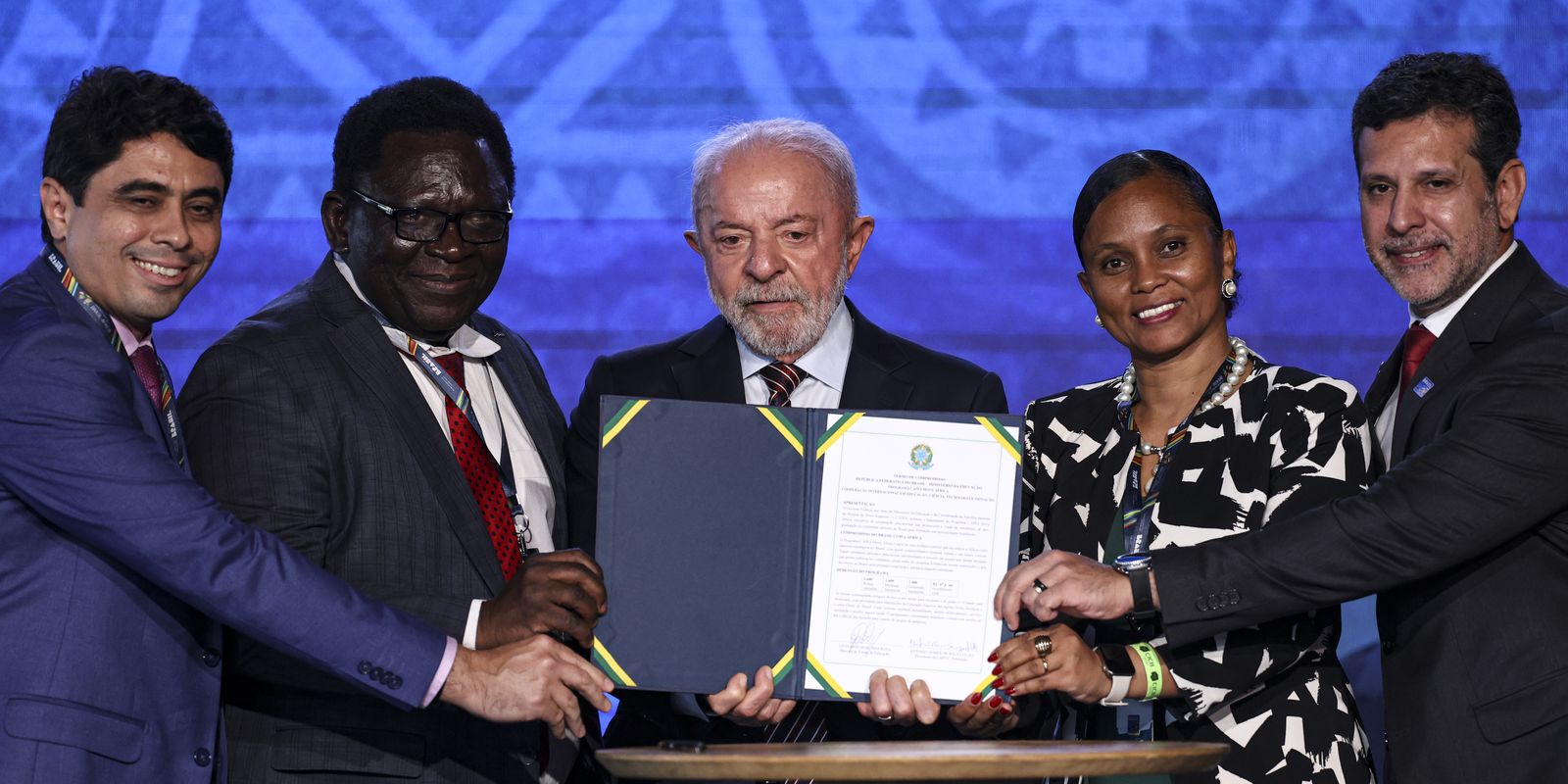 A educação como pilar para a consciência e soberania do Brasil e da África