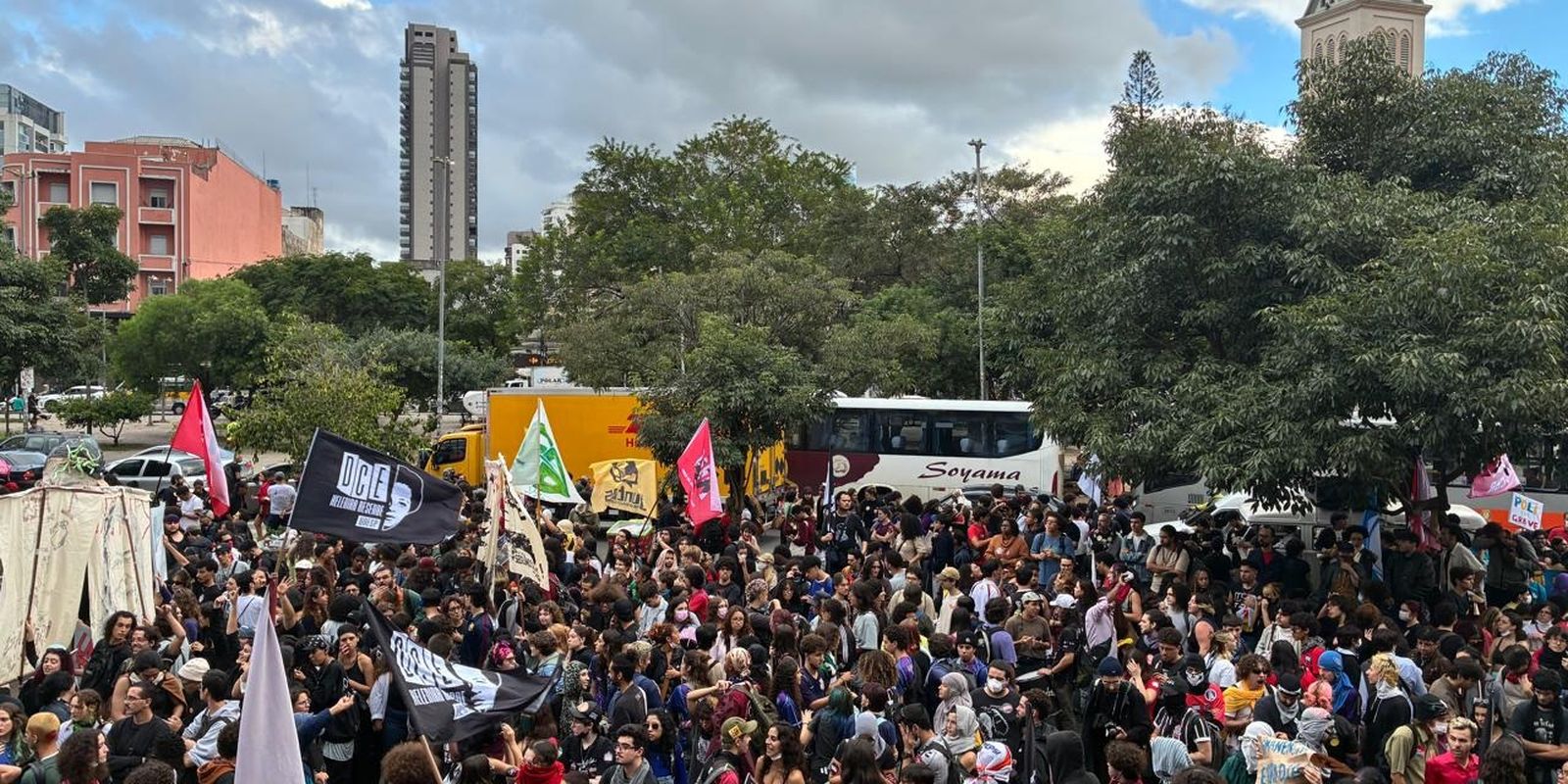 Estudantes de universidades paulistas protestam contra políticas educacionais em São Paulo
