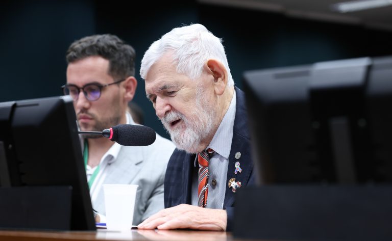 Especialistas alertam sobre ludopatia em idosos e pedem regulação de publicidade das bets