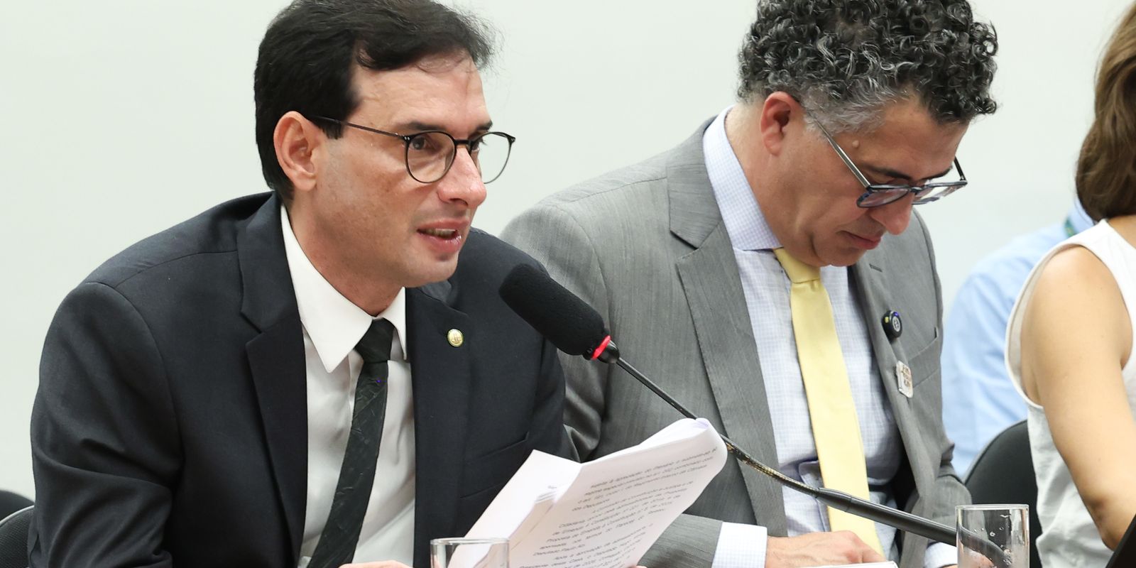 Relator da PEC sugere fim da escala 6x1 com folga preferencial aos domingos
