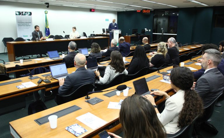 Governo propõe regulação 'cirúrgica' para plataformas digitais na Câmara