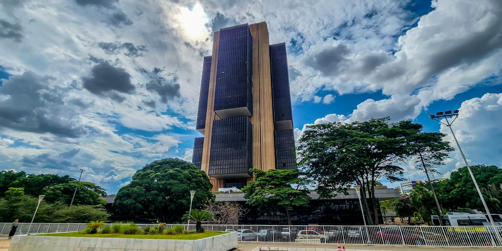 Economistas divergem: juros altos pressionam mais a dívida pública que gastos governamentais