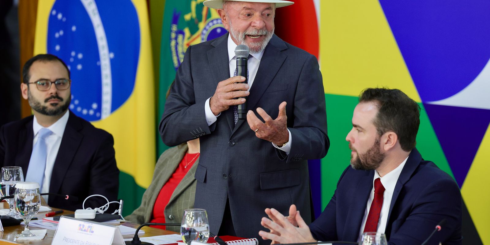 Lula lança Desenrola Brasil para aliviar dívidas e restaurar acesso ao crédito