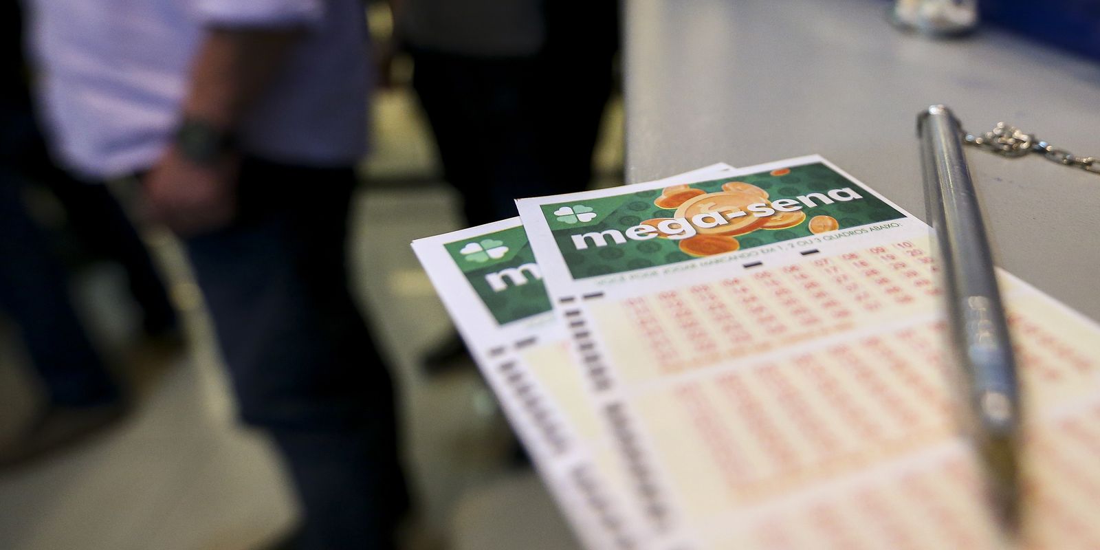 Mega-Sena acumula para R$ 45 milhões após ninguém acertar as seis dezenas