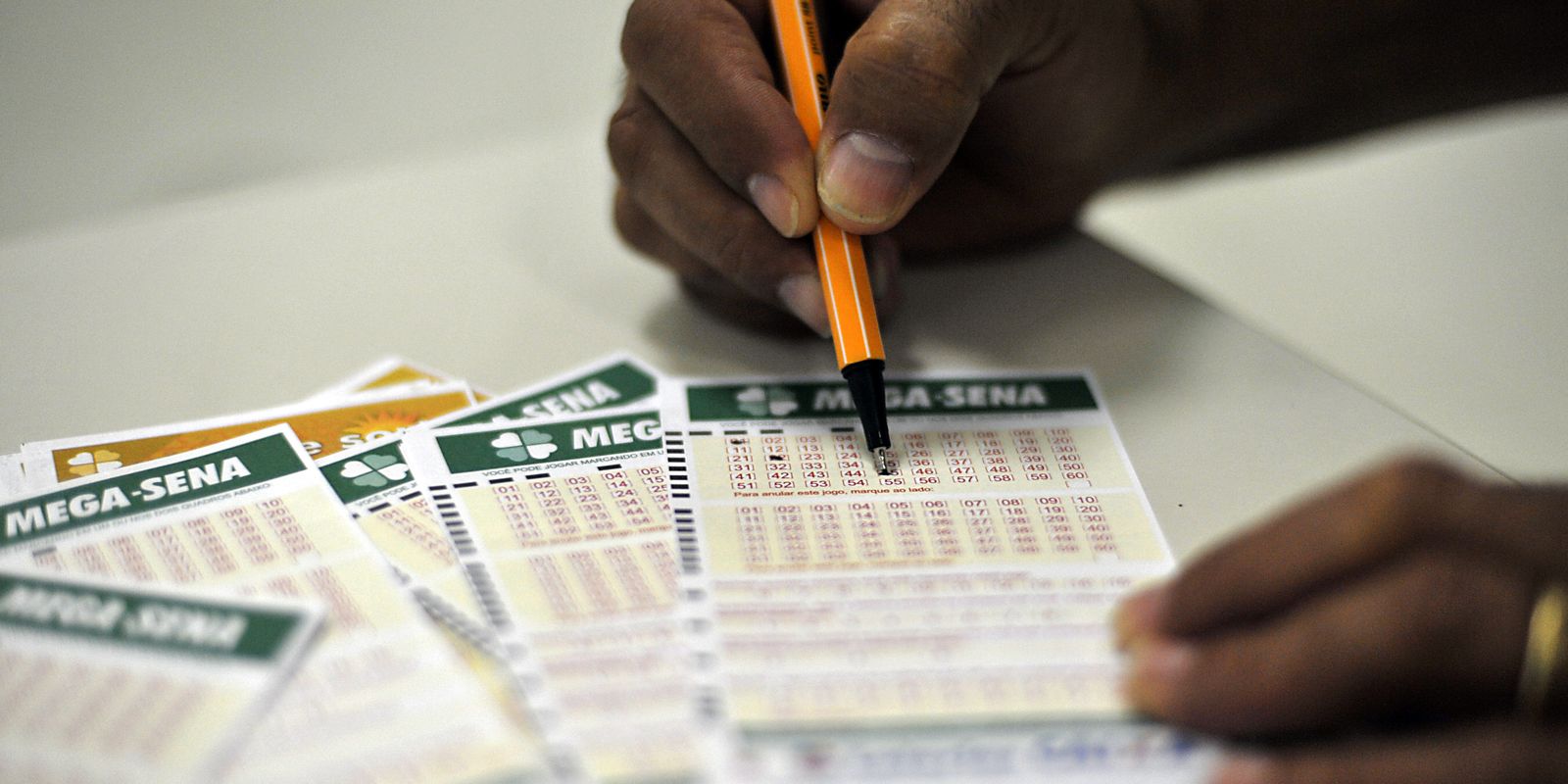 Mega-Sena acumula e prêmio principal alcança R$ 65 milhões