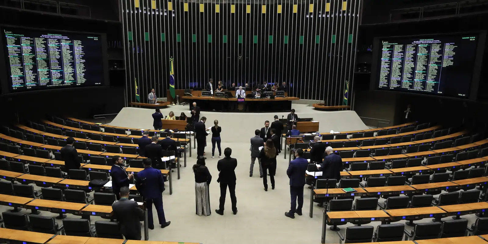 Minirreforma eleitoral: Câmara limita multas a partidos políticos, gerando críticas da sociedade civil