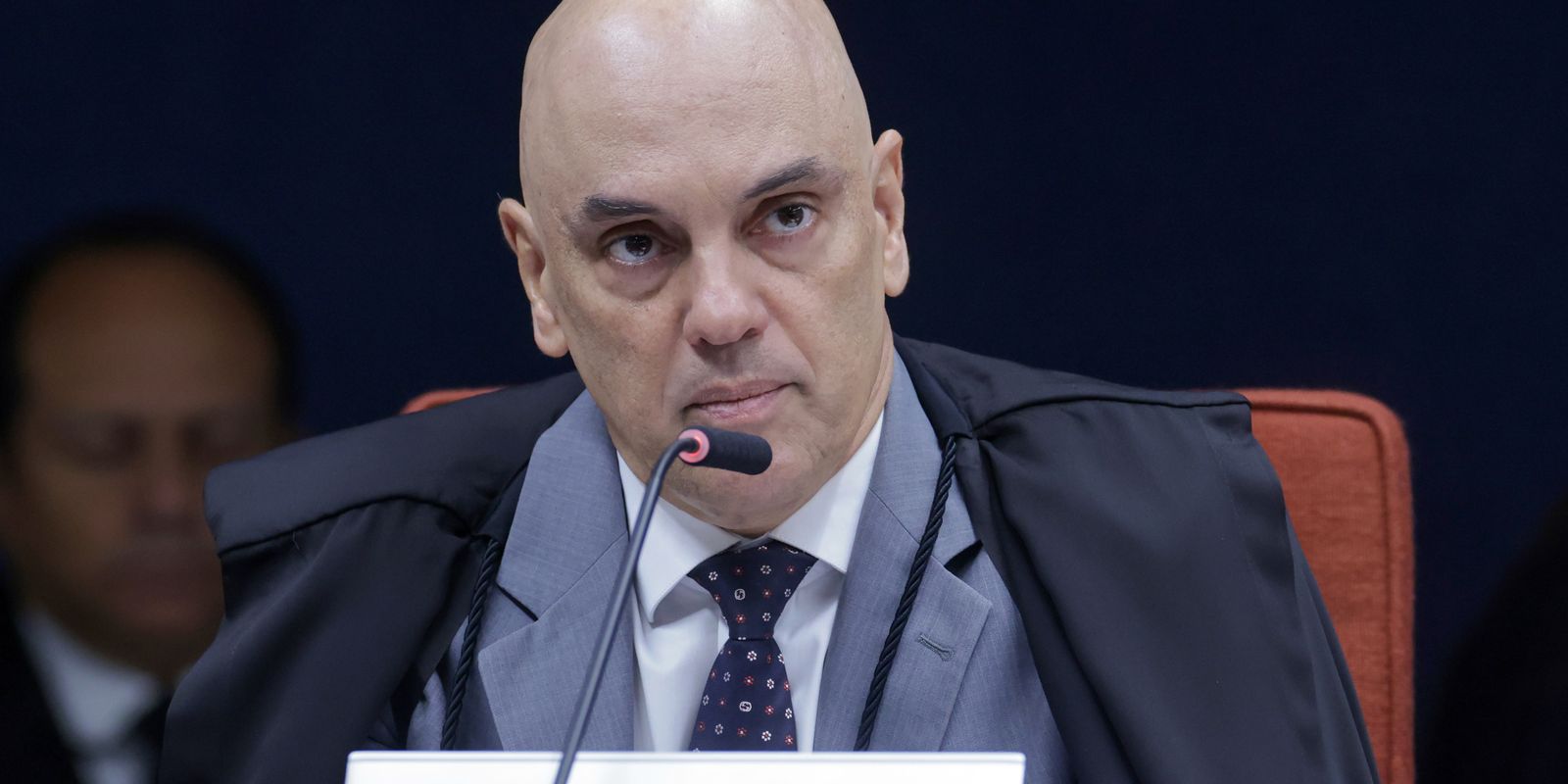 Moraes solicita manifestação da PGR sobre inclusão de Jair Bolsonaro em inquérito