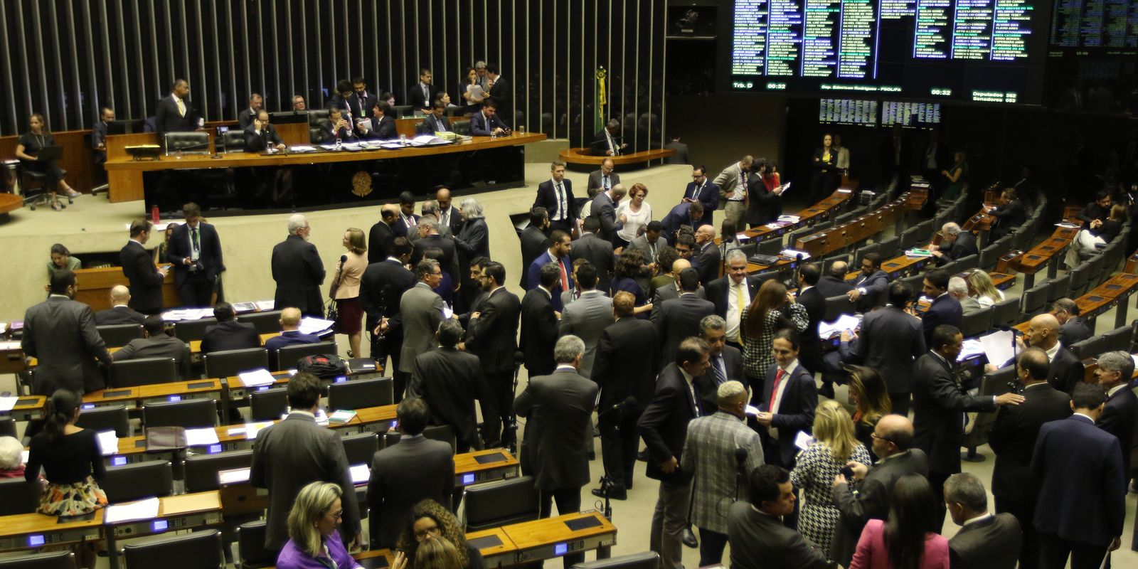 Congresso autoriza repasse de recursos federais para municípios inadimplentes na LDO