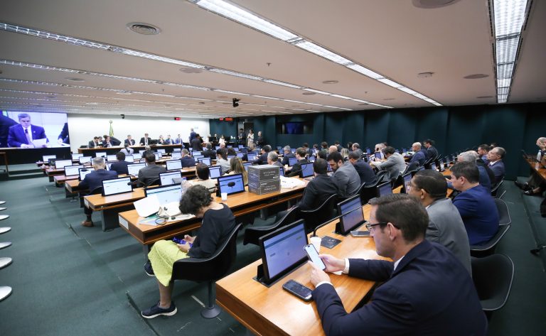 Consultorias de Orçamento alertam para desafios na estabilização da dívida pública com a LDO 2027