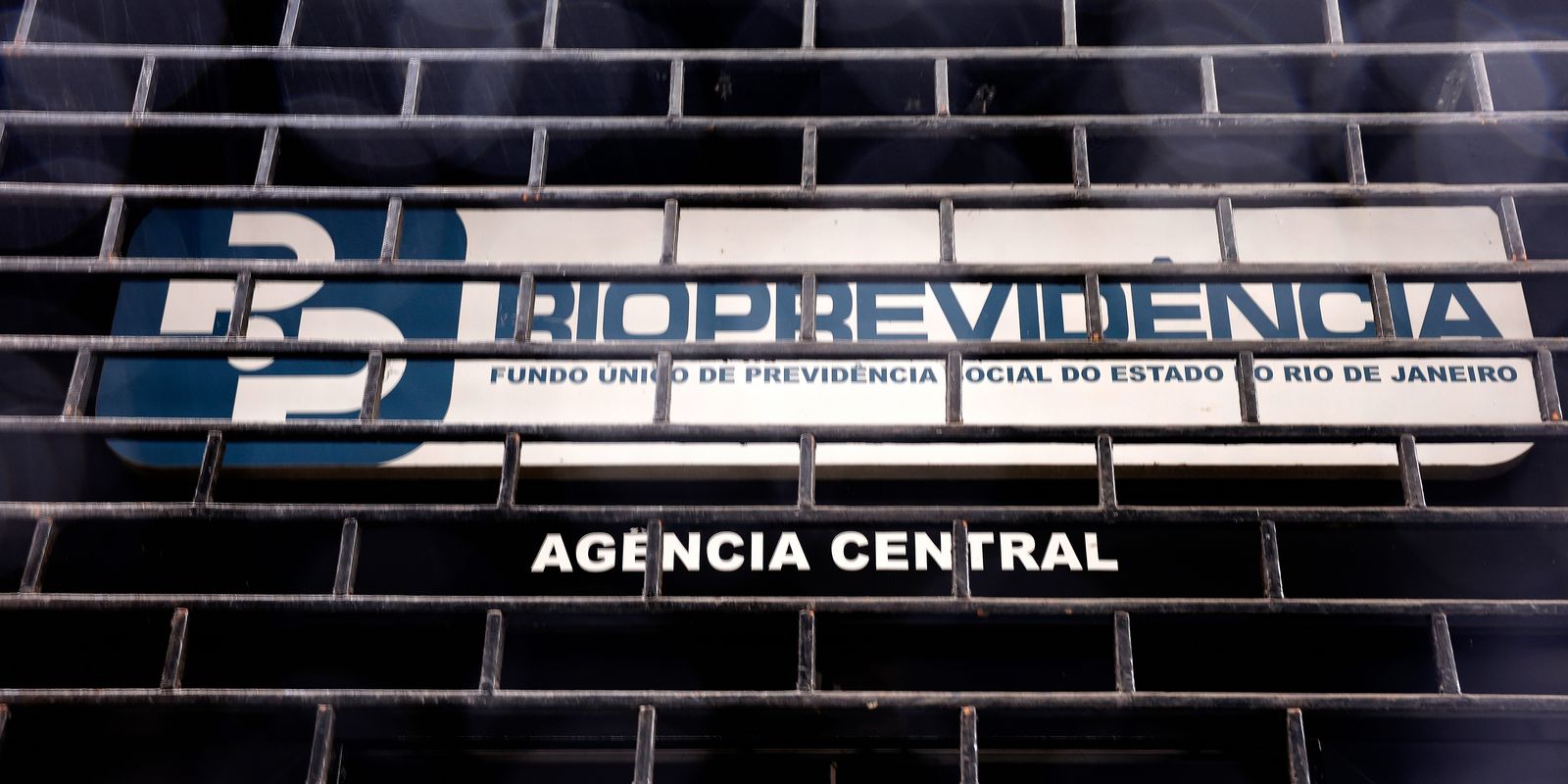 Operação policial investiga R$ 3,6 bilhões em fundos do Banco Master com possível envolvimento de Cláudio Castro