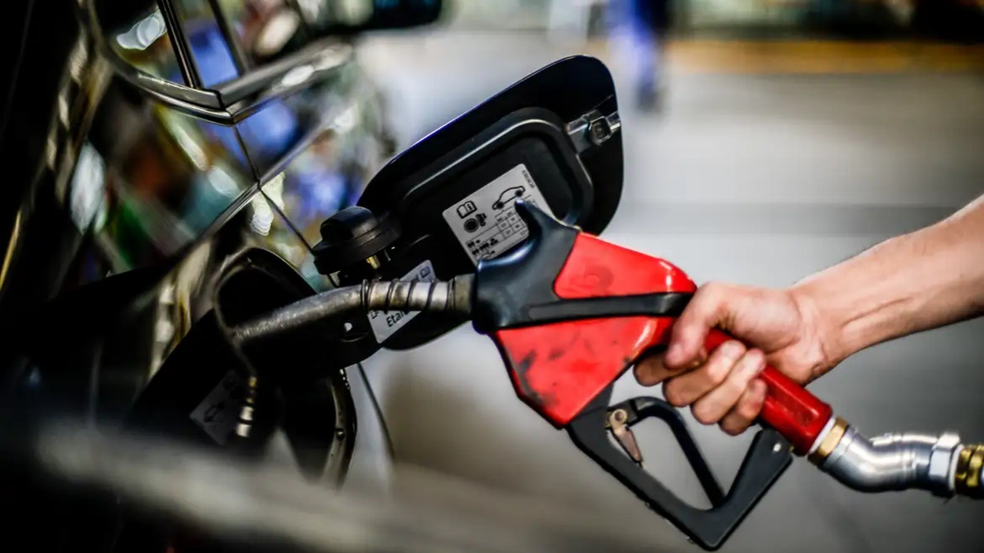 Procon-JP divulga variação de até R$ 0,47 no preço da gasolina em João Pessoa